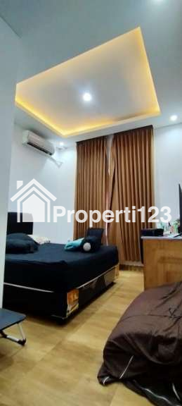 Rumah 3 lantai siap huni di Srengseng Sawah Jakarta Selatan - 7