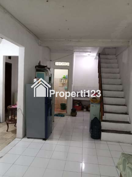 DIJUAL CEPAT! Rumah 2 Lantai 4 Kamar di Komplek Strategis. - 5