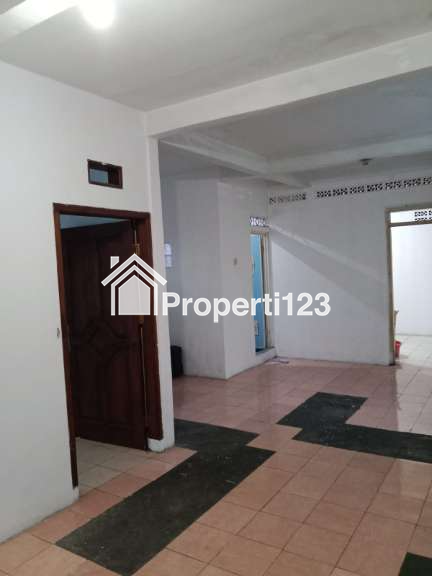 DIJUAL CEPAT! Rumah 2 Lantai 4 Kamar di Komplek Strategis. - 3