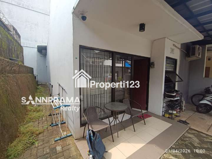 Rumah pojok strategis dekat gerbang tol Sawangan Depok - 3