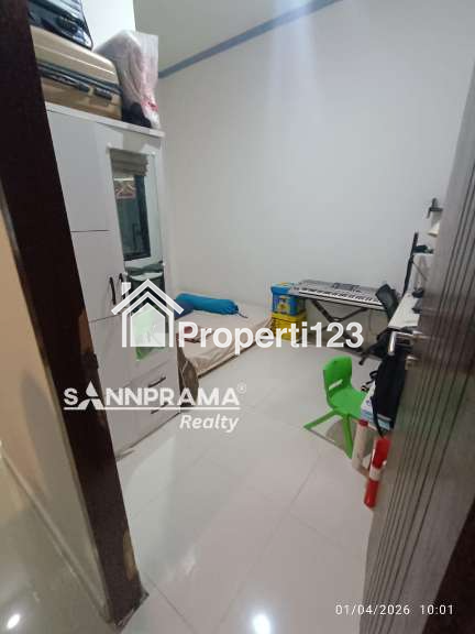 Rumah pojok strategis dekat gerbang tol Sawangan Depok - 11