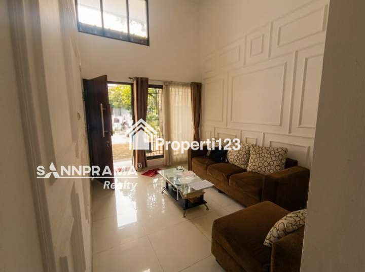 Rumah pojok strategis dekat gerbang tol Sawangan Depok - 4