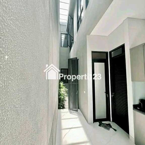 ‼️TURUN HARGA‼️ Rumah Mewah Baru Gress Siap Huni Lokasi Manyar Kertoardi Sukolilo Surabaya - 11