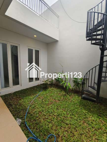 Rumah Baru Gress Semi Furnished Lokasi Manyar Jaya Sukolilo Surabaya - 8