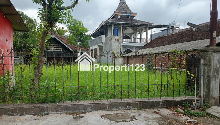 Dijual Rumah pinggir JLN. Raya Jember-Banyuwagi, Desa Stail, Kec. Genteng, Kab. Banyuwangi - 1