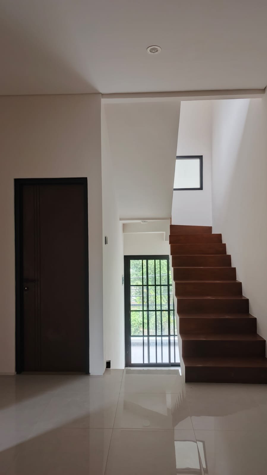 Rumah modern minimalis strategis di Cirendeu Tang Sel - 5