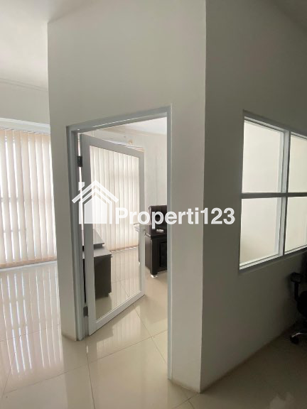 Ruko parkiran luas - 6