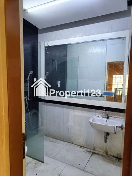 Disewakan Bangunan Cocok untuk Rumah, Kantor, Produksi dan Gudang - 9
