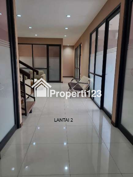 Dijual Gedung Kantor + Gudang Full Furnished - 11