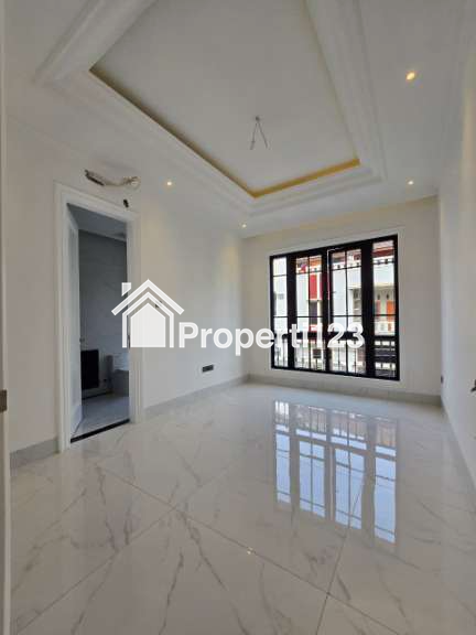 Rumah baru American Classic di Cempaka Putih Jakpus - 6