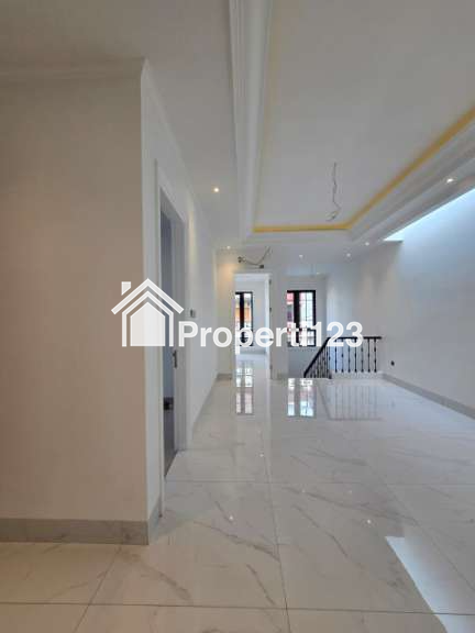 Rumah baru American Classic di Cempaka Putih Jakpus - 4