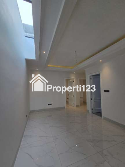 Rumah baru American Classic di Cempaka Putih Jakpus - 8