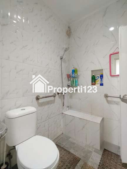 Rumah Secondary 2 Lantai dalam komplek di Pondok Kelapa Jaktim - 7