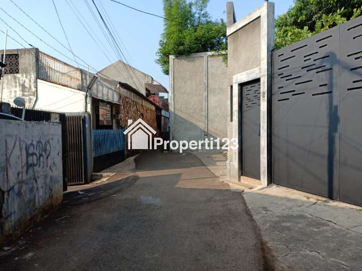 Rumah second besar dan luas di Cilandak Jak Sel - 12