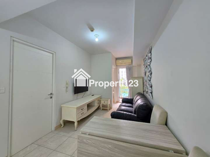 Apartemen View Kolam Renang The SpringLake Summarecon Bekasi - 1