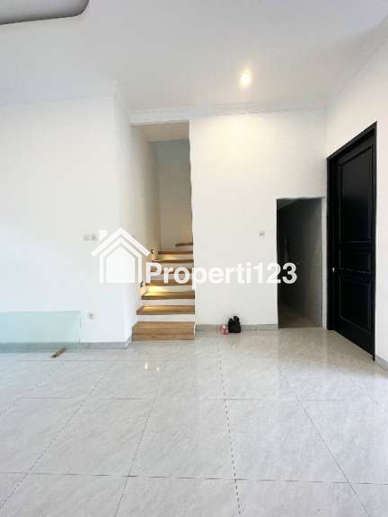 Rumah desain Neo klasik di Jatibening Bekasi - 5