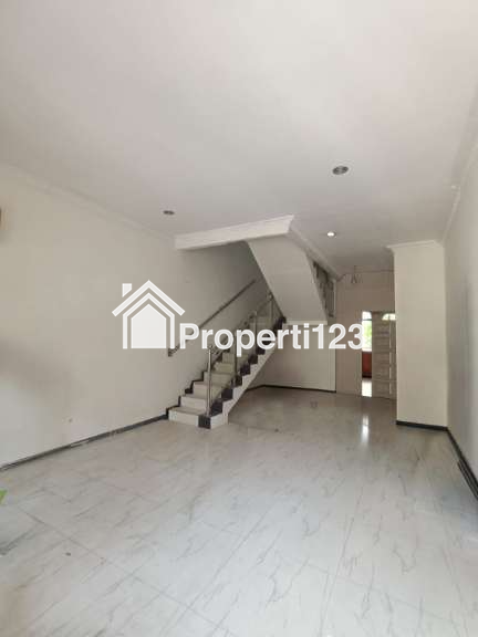 ‼️JUAL CEPAT‼️ Rumah Murah Baru Renovasi Siap Huni di Perumahan Nirwana Eksekutif Wonorejo Rungkut - 9