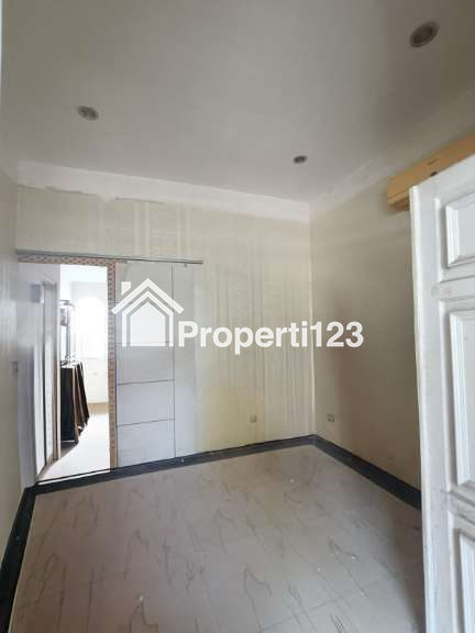 ‼️JUAL CEPAT‼️ Rumah Murah Baru Renovasi Siap Huni di Perumahan Nirwana Eksekutif Wonorejo Rungkut - 4