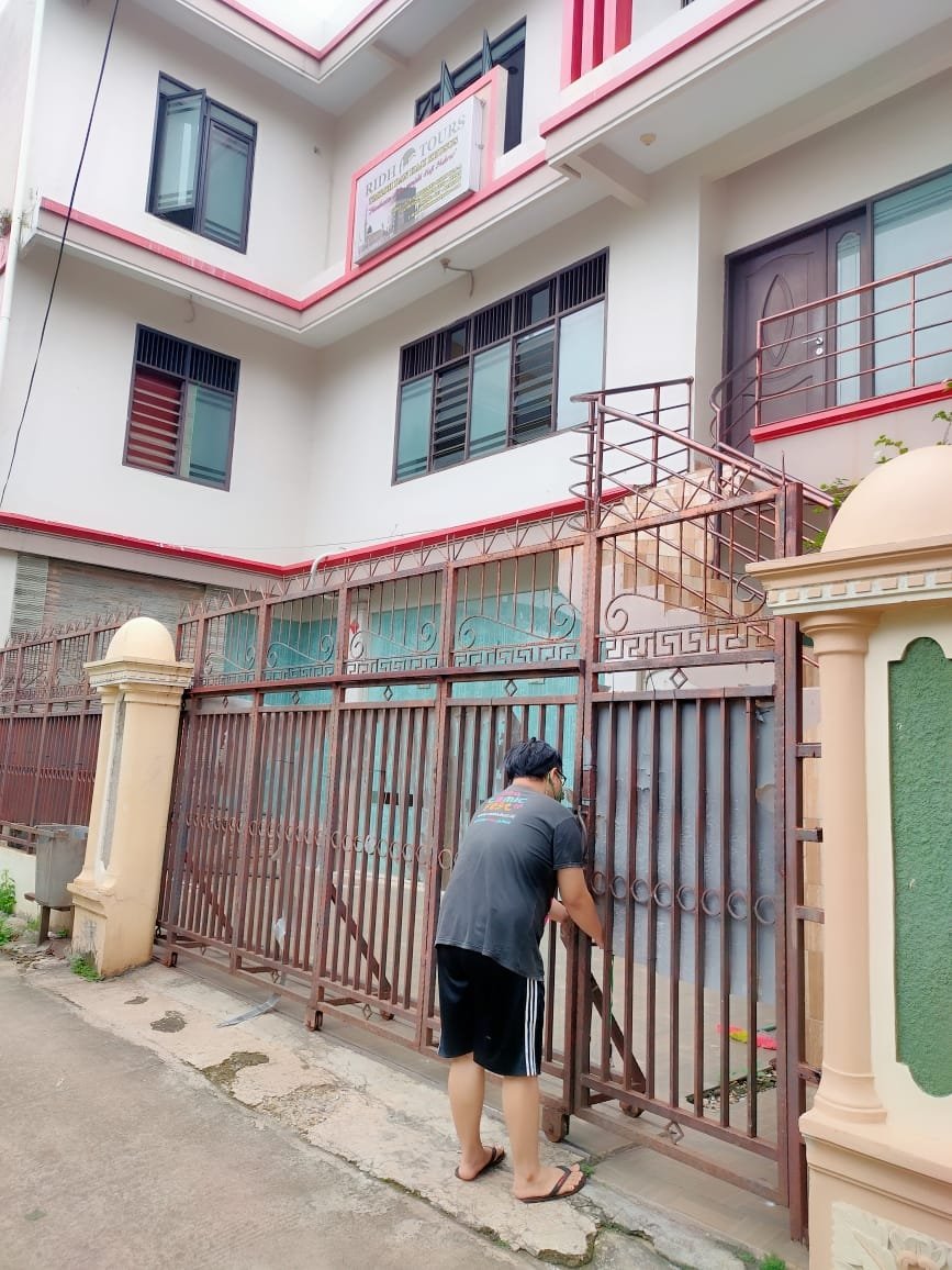 Dijual Bangunan Komersil 3 Lantai di Jatibening, Pondokgede, Bekasi - 2