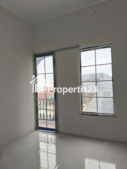 Rumah 2 lantai siap huni di Tanah Baru Depok - 4