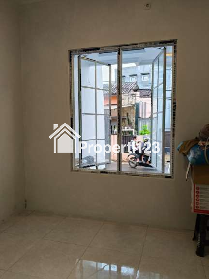 Rumah 2 lantai siap huni di Tanah Baru Depok - 7
