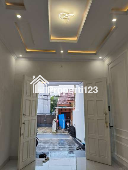 Rumah 2 lantai siap huni di Tanah Baru Depok - 2