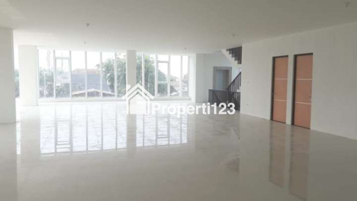 Jual Gedung Baru di Pramuka Raya - 2