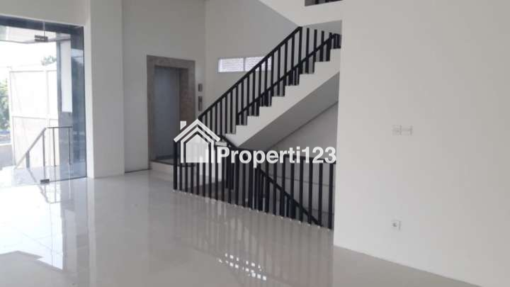 Jual Gedung Baru di Pramuka Raya - 3
