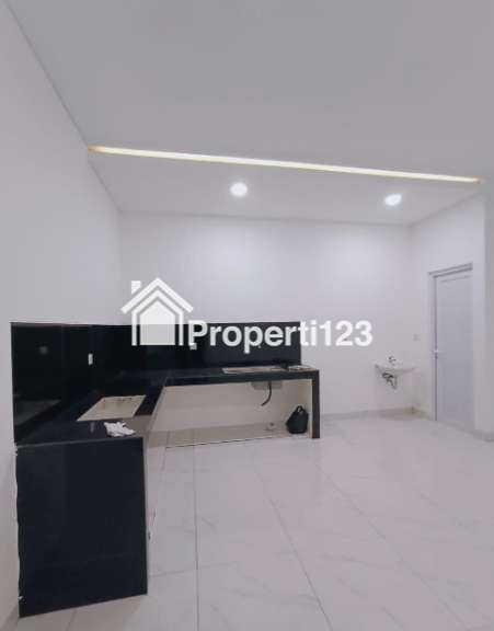 Rumah baru industrial di Kav DKI Meruya Selatan Jakbar - 11