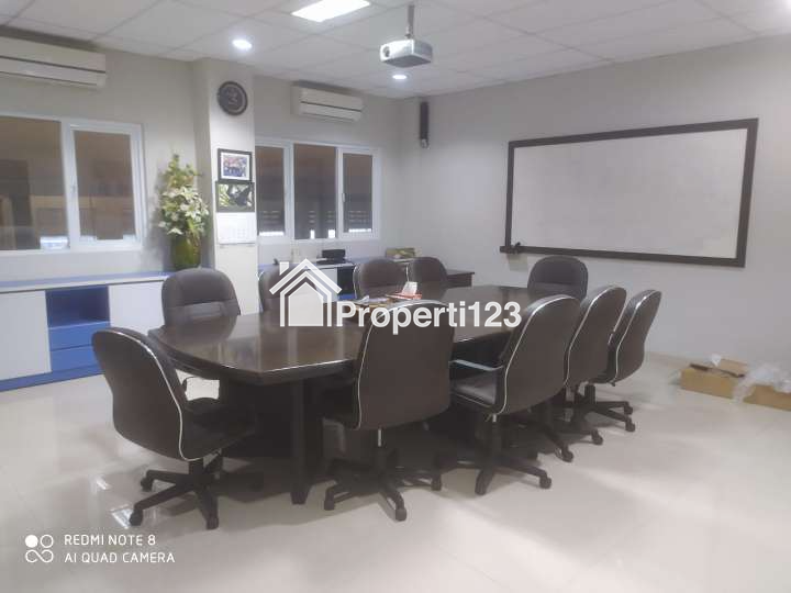 Jual Gedung Showroom dan Bengkel Mobil di Pancoran Mas Depok - 8