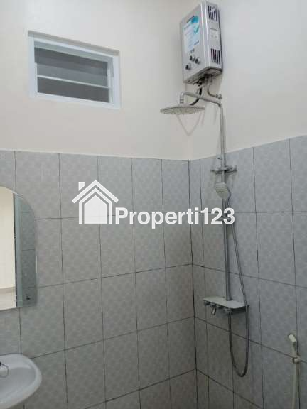 Rumah mezzanine 1,5 lantai di Perumnas Depok 1 Pancoran Mas Depok - 9