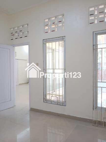 Rumah mezzanine 1,5 lantai di Perumnas Depok 1 Pancoran Mas Depok - 4