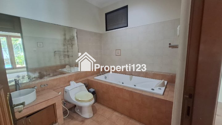 Dijual Rumah Ada Kolam Renang di Kemang Timur Jakarta Selatan - 7