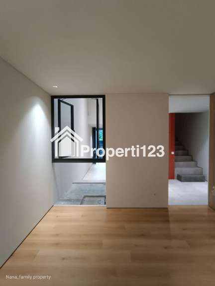 Rumah dalam townhouse exclusive minimalis modern di Joglo Jakbar - 8