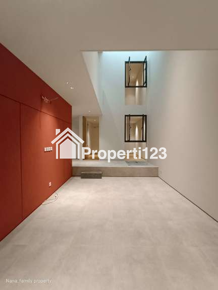 Rumah dalam townhouse exclusive minimalis modern di Joglo Jakbar - 3