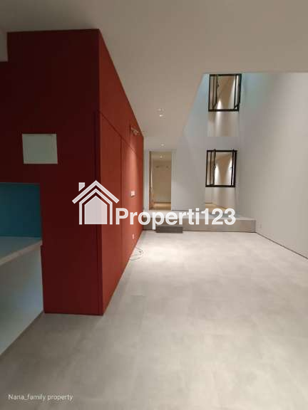 Rumah dalam townhouse exclusive minimalis modern di Joglo Jakbar - 6