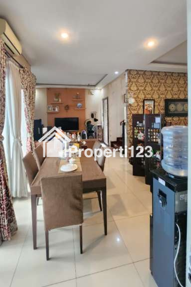 Rumah Hadap Taman Ada Kolam Renang Metland Menteng Jakarta Timur - 8