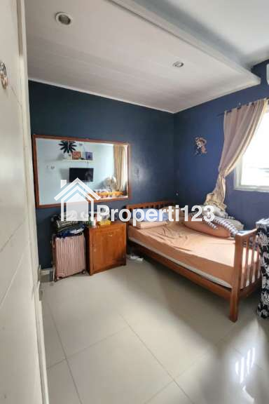 Rumah Hadap Taman Ada Kolam Renang Metland Menteng Jakarta Timur - 12