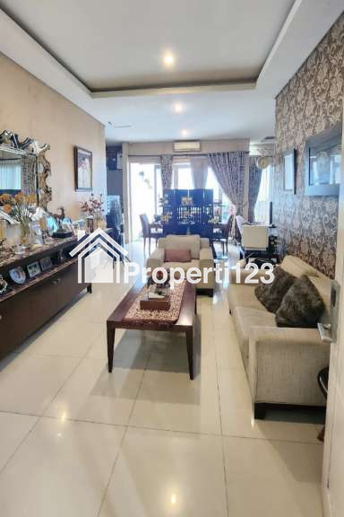 Rumah Hadap Taman Ada Kolam Renang Metland Menteng Jakarta Timur - 3