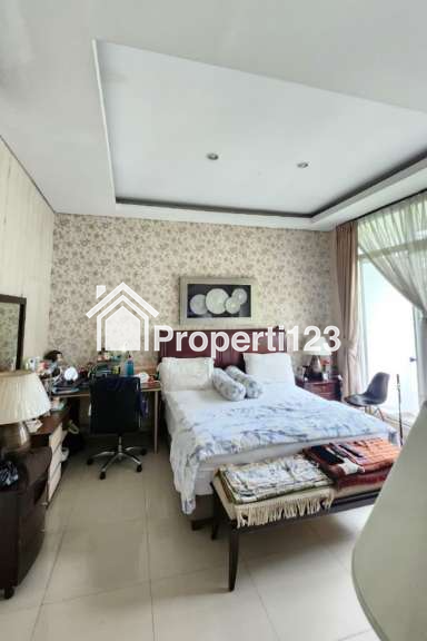 Rumah Hadap Taman Ada Kolam Renang Metland Menteng Jakarta Timur - 11