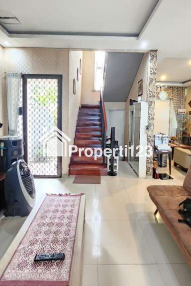 Rumah Hadap Taman Ada Kolam Renang Metland Menteng Jakarta Timur - 6