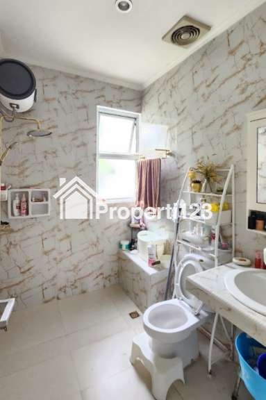 Rumah Hadap Taman Ada Kolam Renang Metland Menteng Jakarta Timur - 13