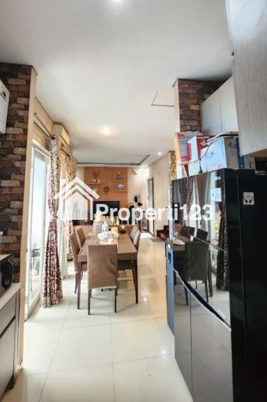 Rumah Hadap Taman Ada Kolam Renang Metland Menteng Jakarta Timur - 7