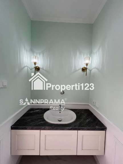 Townhouse mewah 3 lantai di Jagakarsa Jak Sel - 12