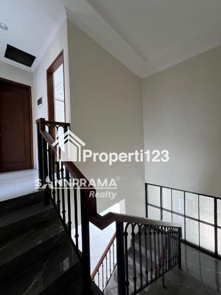 Townhouse mewah 3 lantai di Jagakarsa Jak Sel - 3