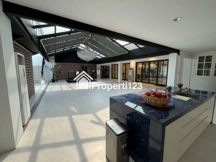 Rumah mewah baru renovasi 2023 di jalan Besuki Menteng - 2