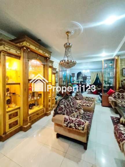 Jual rumah mewah komplek dengan Private Pool di Duren Sawit, Jakarta Timur - 9