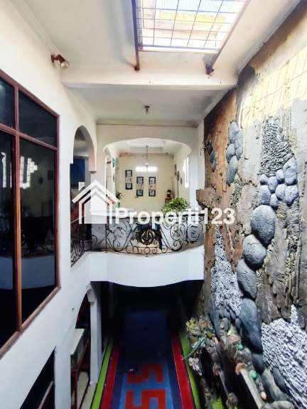 Jual rumah mewah komplek dengan Private Pool di Duren Sawit, Jakarta Timur - 3