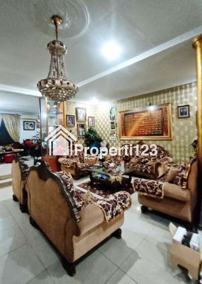 Jual rumah mewah komplek dengan Private Pool di Duren Sawit, Jakarta Timur - 6