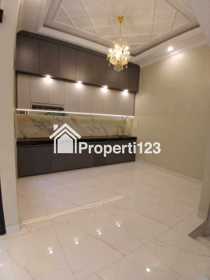 Rumah modern 3 lantai dengan rooftop di Ciganjur Jakarta Selatan - 4